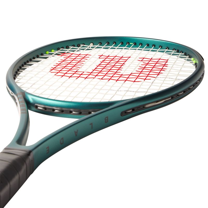 Wilson Blade 98 18x20 v9 Tennis Racquet