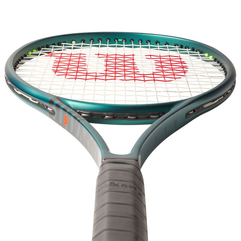 Wilson Blade 98 18x20 v9 Tennis Racquet