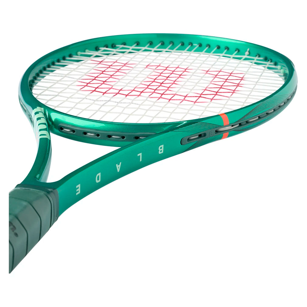 Wilson Blade 98 16x19 v10 Tennis Racquet
